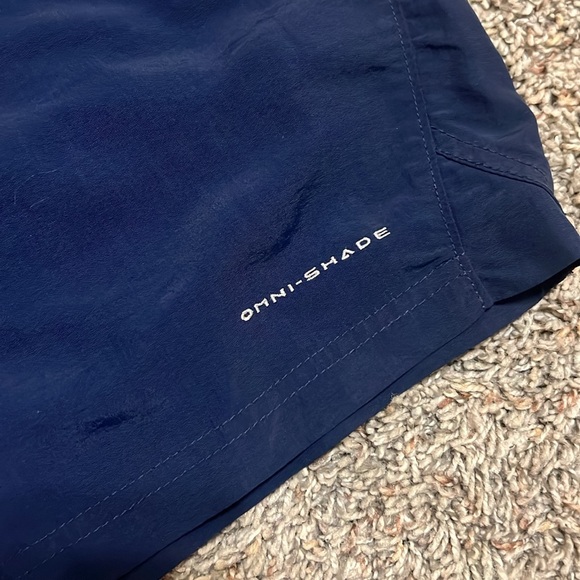 Columbia shorts.  Navy.  Large. - Picture 2 of 6